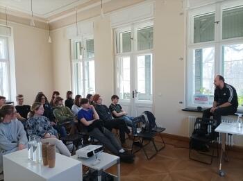 4b11aa0f-9571-4d98-b93f-9955aac5c4b4