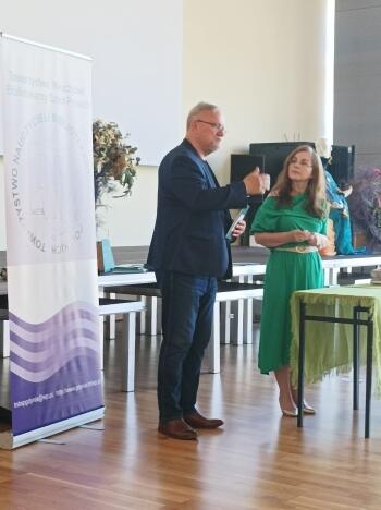 363d2d97-f85b-4d36-b7d7-bc3aab2e2c53