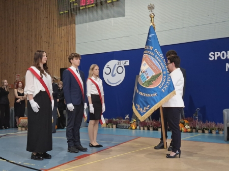 Podróż sentymentalna z widokiem na przyszłość... Jubileusz 35-lecia Szkoły ...